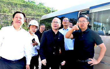 宜賓市南溪區(qū)委書記、南溪經(jīng)開區(qū)黨工委書記劉剛率隊(duì)調(diào)研遠(yuǎn)東宜賓智能產(chǎn)業(yè)園
