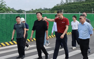 三江新區(qū)（臨港經(jīng)開(kāi)區(qū)）黨工委委員、南溪經(jīng)開(kāi)區(qū)管委會(huì)主任李勇率隊(duì)調(diào)研遠(yuǎn)東股份宜賓智能產(chǎn)業(yè)園