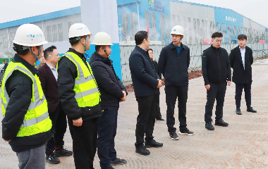 南溪經(jīng)開區(qū)黨工委副書記、管委會主任李勇一行蒞臨遠(yuǎn)東股份宜賓智能產(chǎn)業(yè)園調(diào)研指導(dǎo)